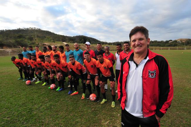 Roberto Gacho virou treinador e ainda acredita na Raposa