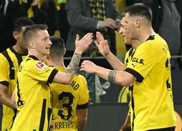 Com o triunfo sobre o Colônia, o Borussia Dortmund chega aos 53 pontos e assume de maneira provisória a liderança do Campeonato Alemão