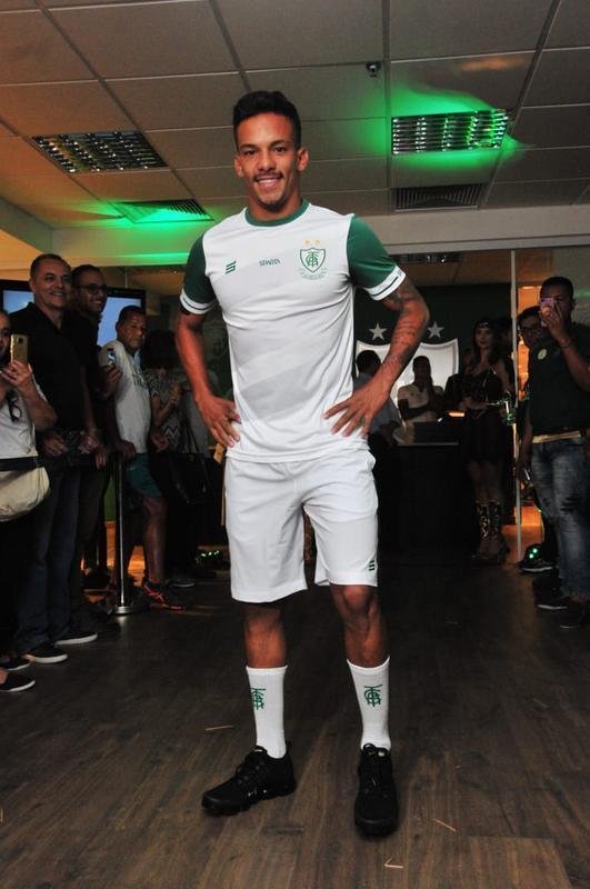 Coleção de uniformes do América da temporada 2019. Clube adotou marca própria, a Sparta. Por isso, desfile na loja do clube, no shopping Boulevard, em BH, foi ao estilo espartano