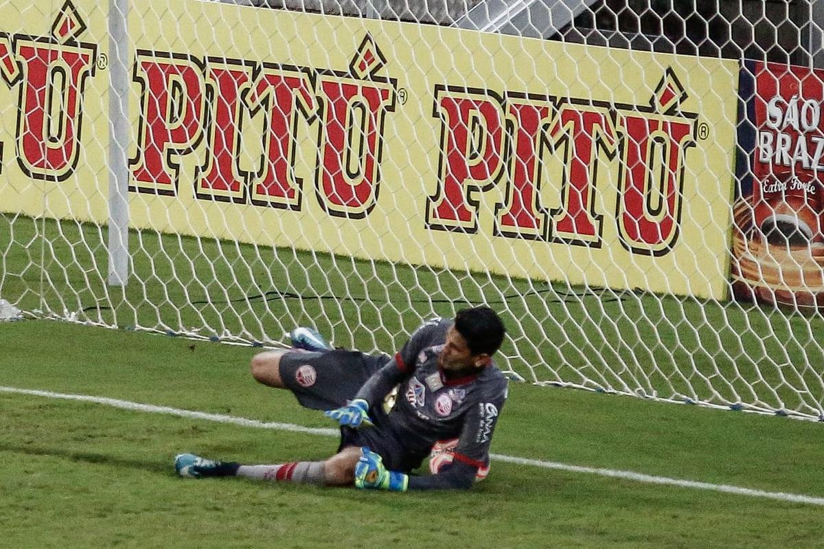 No segundo tempo, seguiu o equilíbrio no início, mas na metade da etapa o Náutico inverteu o controle das ações. A melhor chance do jogo veio com pênalti de Pipico, mas Jefferson fez ótima defesa na penalidade.