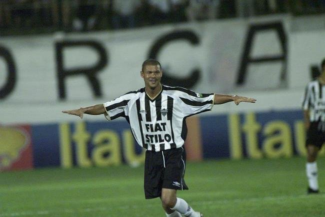 Renaldo - Jogou no Atltico em 2002. Foi para o Palmeiras em 2004.