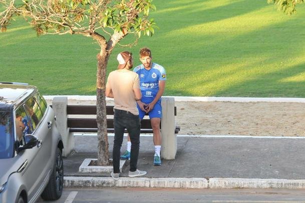 Cruzeiro iniciou sua intertemporada nesta segunda-feira na Toca da Raposa II. Tcnico Mano Menezes contou com elenco completo. Grupo agora comea preparao para decises com Atltico na Copa do Brasil, River Plate na Copa Libertadores e 29 rodadas restantes do Campeonato Brasileiro