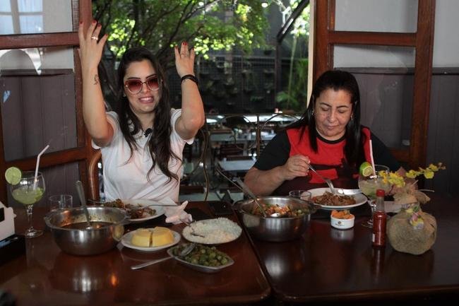 Na primeira vez de Larissa Riquelme em Belo Horizonte, levamos a modelo e apresentadora paraguaia para um verdadeiro banquete de pratos tpicos da culinria mineira. E ela adorou!