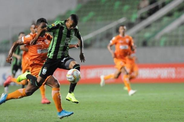 Com gols de Felipe Augusto e Al, Amrica venceu Coimbra por 2 a 0, nesta segunda-feira, no Independncia, pela sexta rodada do Campeonato Mineiro