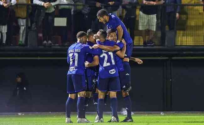 Cruzeiro goleou o Bragantino por 3 a 0 neste sbado, no Nabizo, pela 3 rodada da Srie A