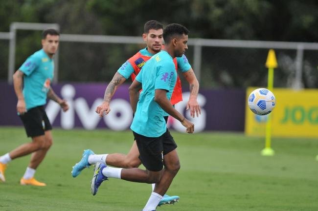 Sele��o Brasileira realizou treinamento na tarde deste s�bado (29/1) na Toca da Raposa II