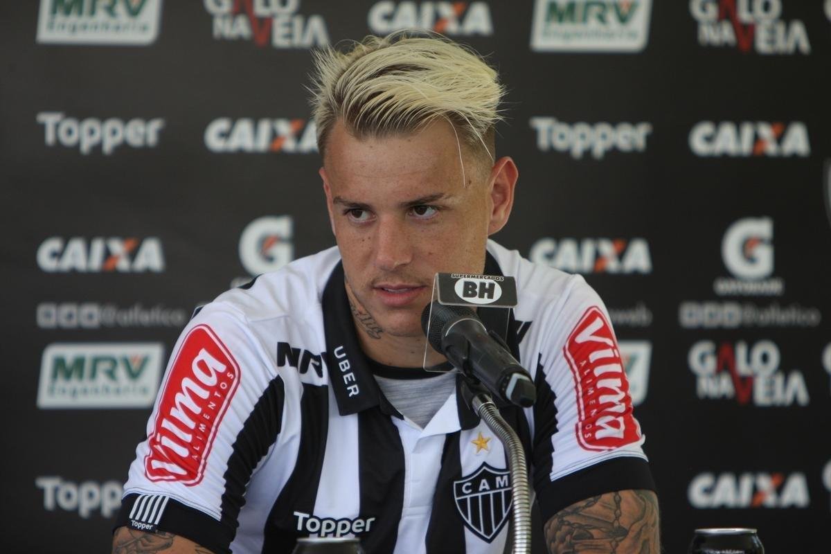 Em 2018, o Atltico repassou Marcos Rocha ao Palmeiras, com direitos fixados em 2 milhes de euros, e ficou com Rger Guedes e a preferncia na compra do jogador. Depois de um incio ruim, o atacante comeou a se destacar com a camisa do Galo e virou o artilheiro do Campeonato Brasileiro. A boa fase despertou interesse do futebol asitico e o Shandong Luneng fez um grande investimento para ter o atacante. Por causa do rompimento do contrato e da pressa de Palmeiras e Cricima, dono de parte dos direitos, em fechar a venda, o Atltico ficou com 2,5 milhes de euros. Foram 28 jogos e 13 gols pelo clube.