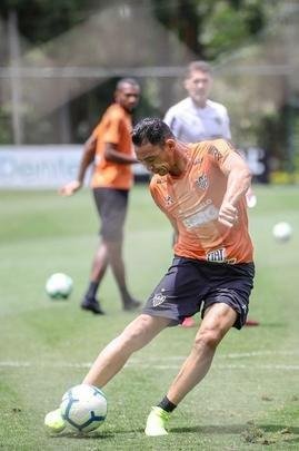 Com Sette Câmara em campo, Atlético se prepara para jogo contra o São Paulo