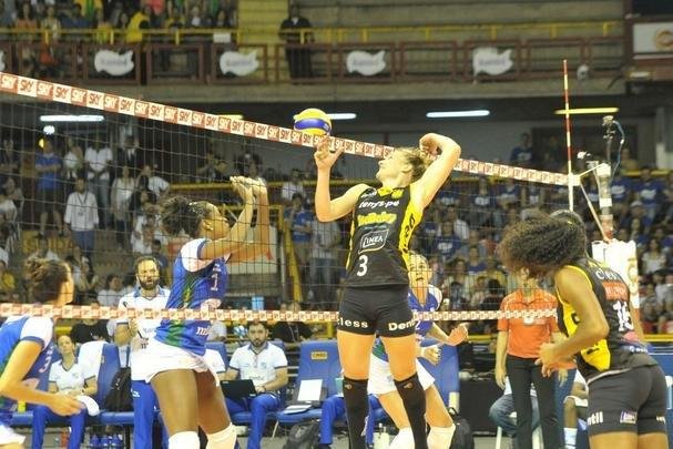 Minas x Praia: veja fotos da primeira partida da final