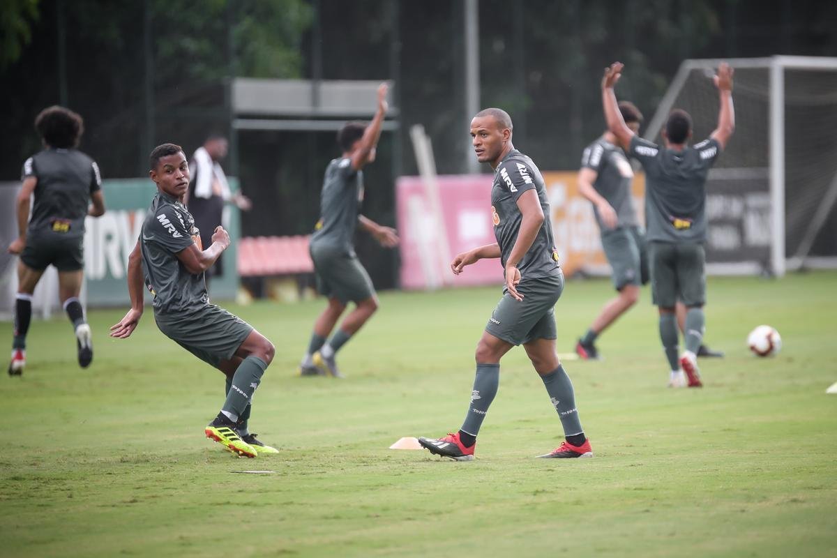 Em busca de reao na Libertadores, Atltico treinou na tarde deste domingo, na Cidade do Galo, antes de viagem para Montevidu, local da partida contra Nacional 