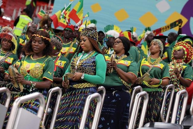 Torcida coloriu o Est�dio Al Bayt, no Catar, para acompanhar a partida entre Inglaterra e Senegal