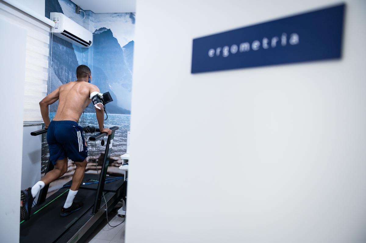 Jogadores do Cruzeiro passaram por exames de pré-temporada nesta quarta (27/01)