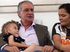 Presidente do Galo faz campanha por doaes para criana com doena rara