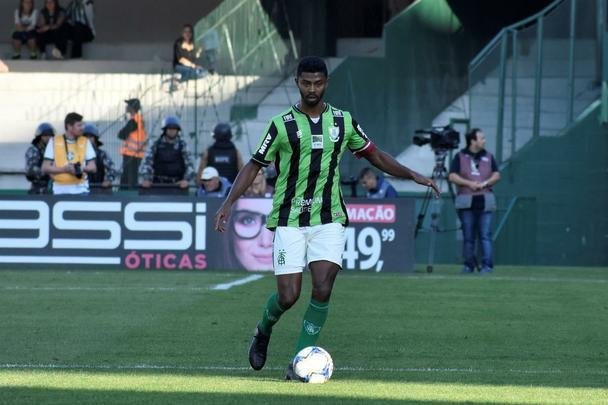 Fotos do duelo entre Coritiba e América, no Couto Pereira, em Curitiba, pela 25ª rodada da Série B do Campeonato Brasileiro