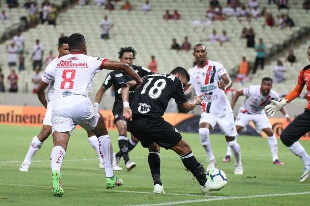 Veja imagens do empate entre Ferroviário-CE e Atlético no Castelão