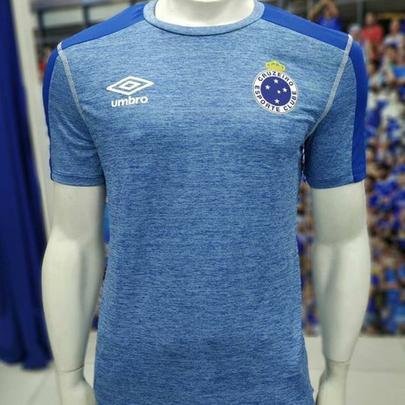 Camisa de aquecimento 2019 divulgada pelas lojas da rede Official Store