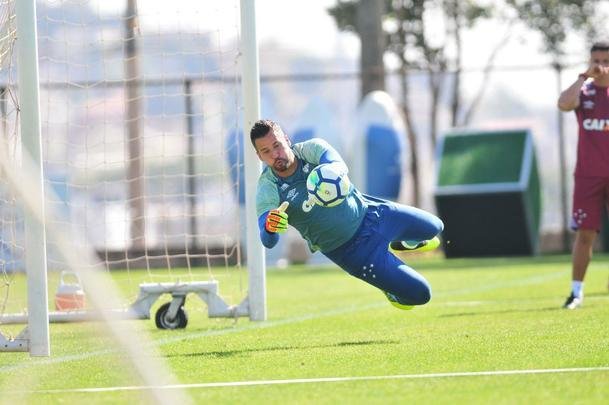 Imagens do treino do Cruzeiro com a presena do presidente Wagner Pires de S