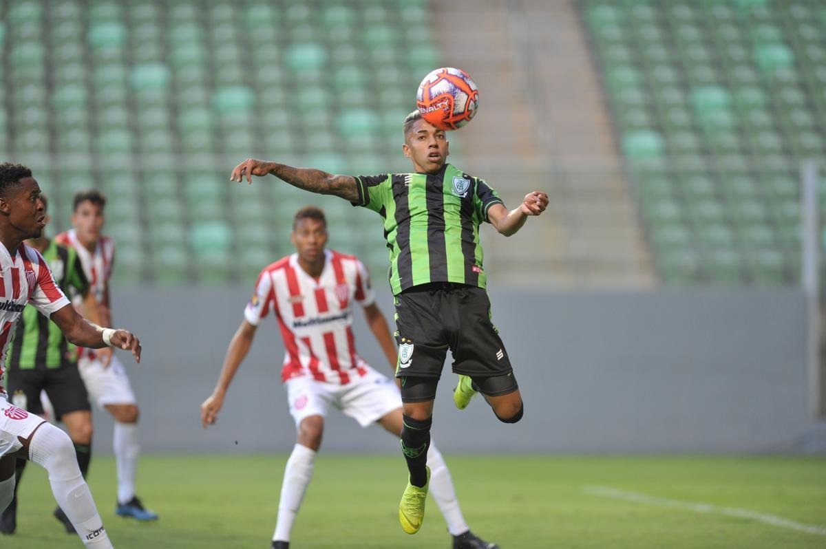 Veja fotos do jogo entre Amrica e Villa Nova