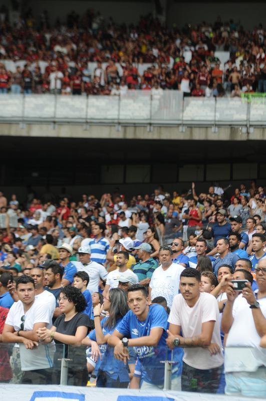 Torcidas de Cruzeiro e Flamengo fizeram a festa em duelo das equipes no Mineiro
