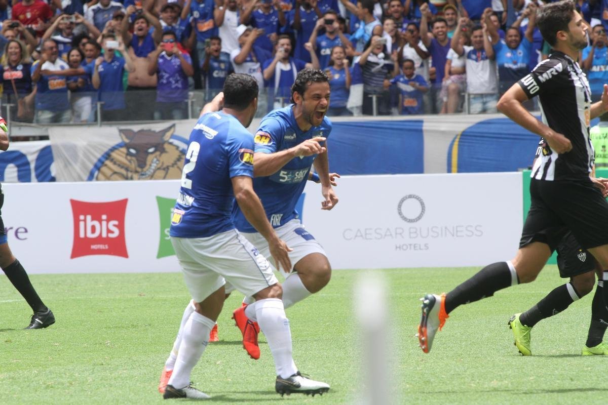 Fred abriu o placar para o Cruzeiro aos 15 minutos do segundo tempo em cobrana de pnalti