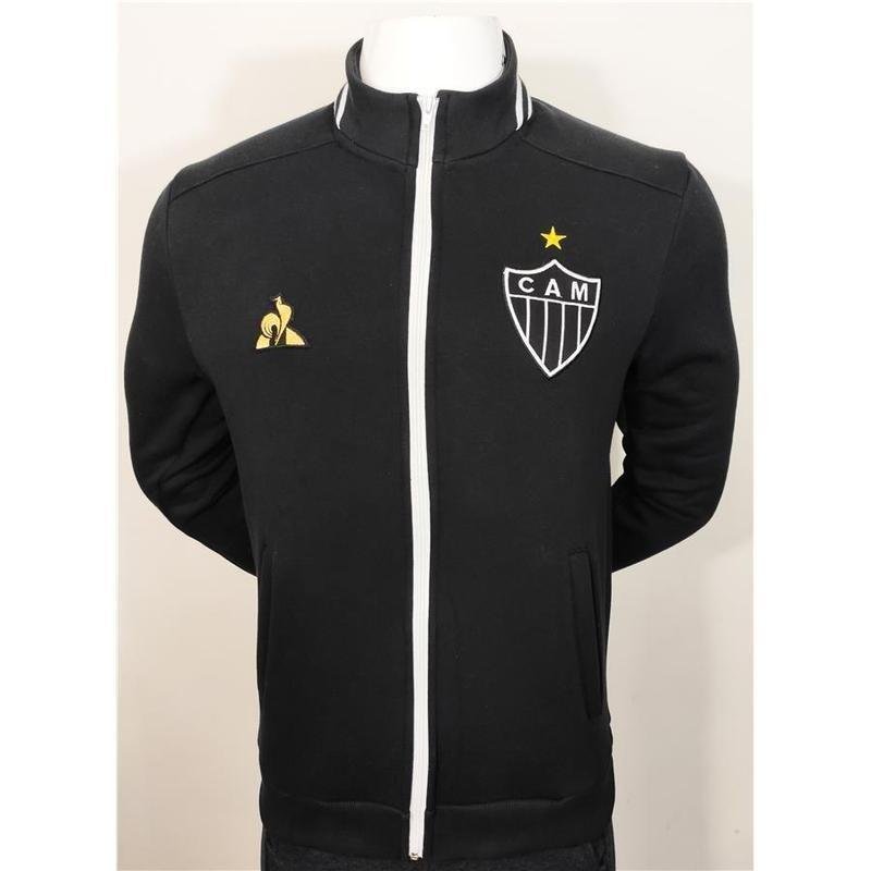 Aguardado pela torcida do Atltico, os agasalhos fabricados pela Le Coq Sportif chegaram s lojas. Entretanto, torcedores reclamaram do preo das peas e notaram diferenas com relao aos modelos usados pela comisso tcnica