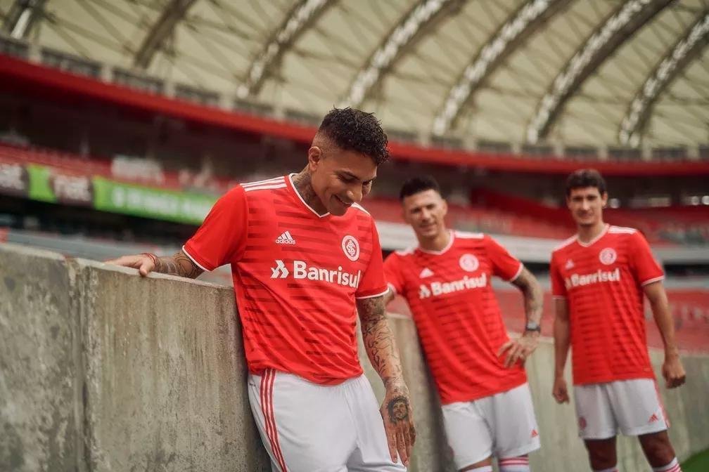 Em maro, o Internacional lanou seu uniforme para a temporada 2021. O modelo, assinado pela Adidas,  vendido por R$ 279,99.