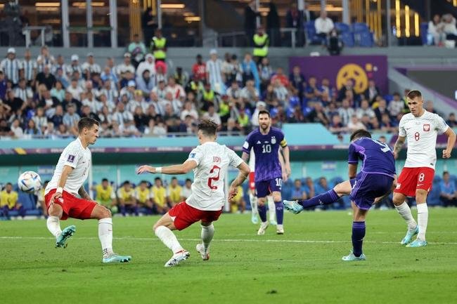 Julin lvarez marcou o segundo gol da Argentina sobre a Polnia no Estdio 974, em duelo pelo Grupo C da Copa do Mundo