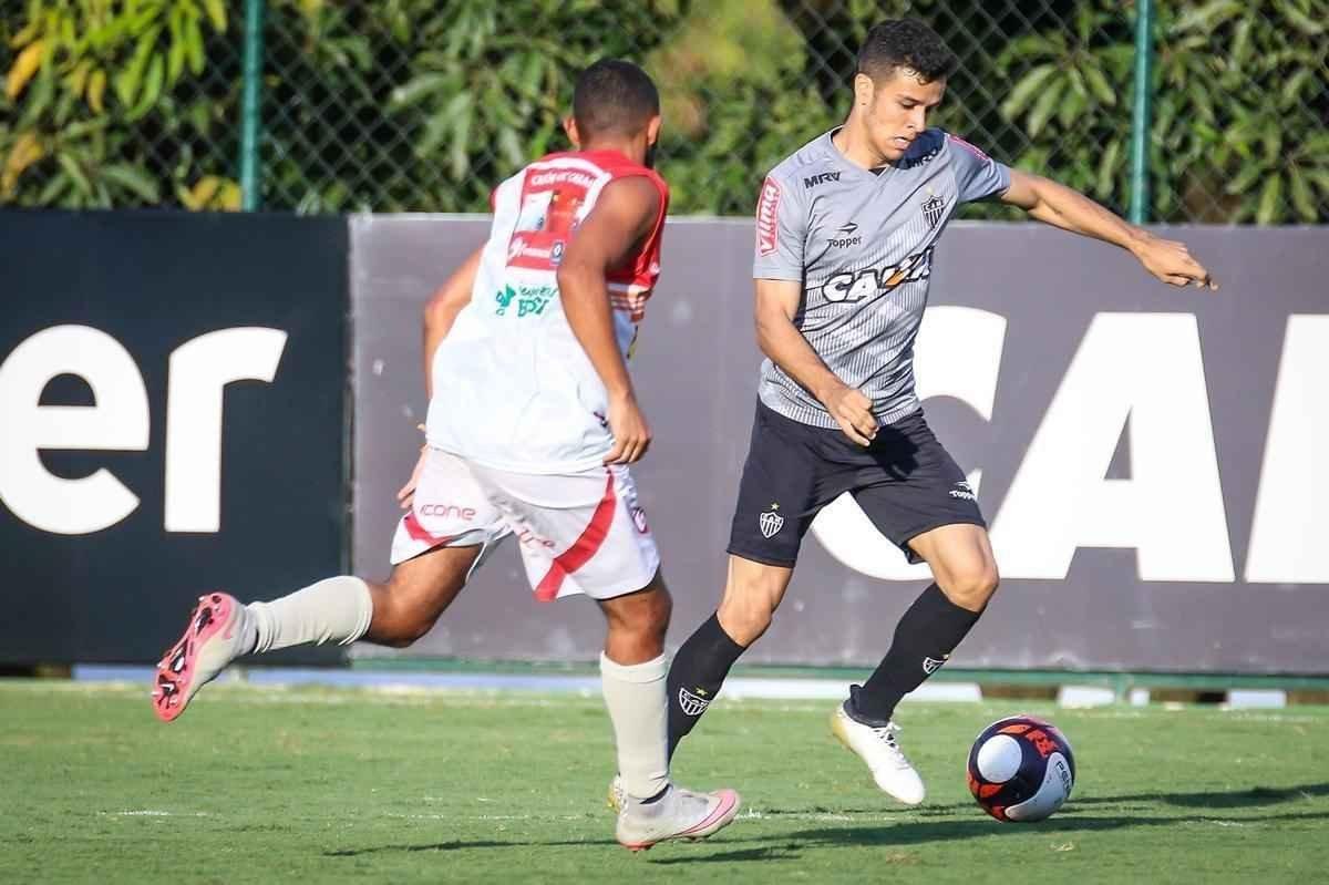 Com gols de Fred e Carlos Csar, Atltico vence jogo-treino contra Guarani de Divinpolis, na Cidade do Galo, por 2 a 0