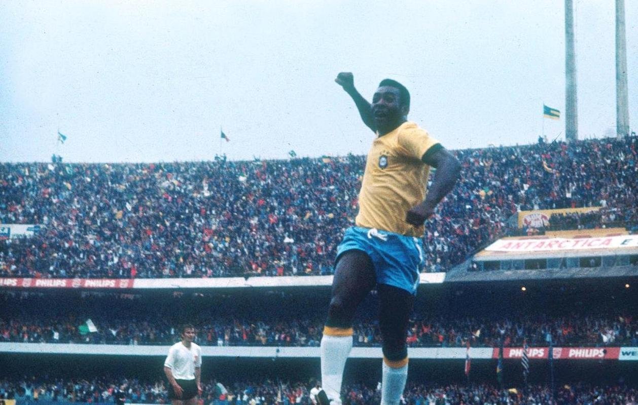 1 - Pel - 77 gols em 92 jogos