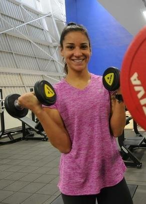 Em BH h seis meses, nadadora mora no Gutierrez e treina na Pampulha  