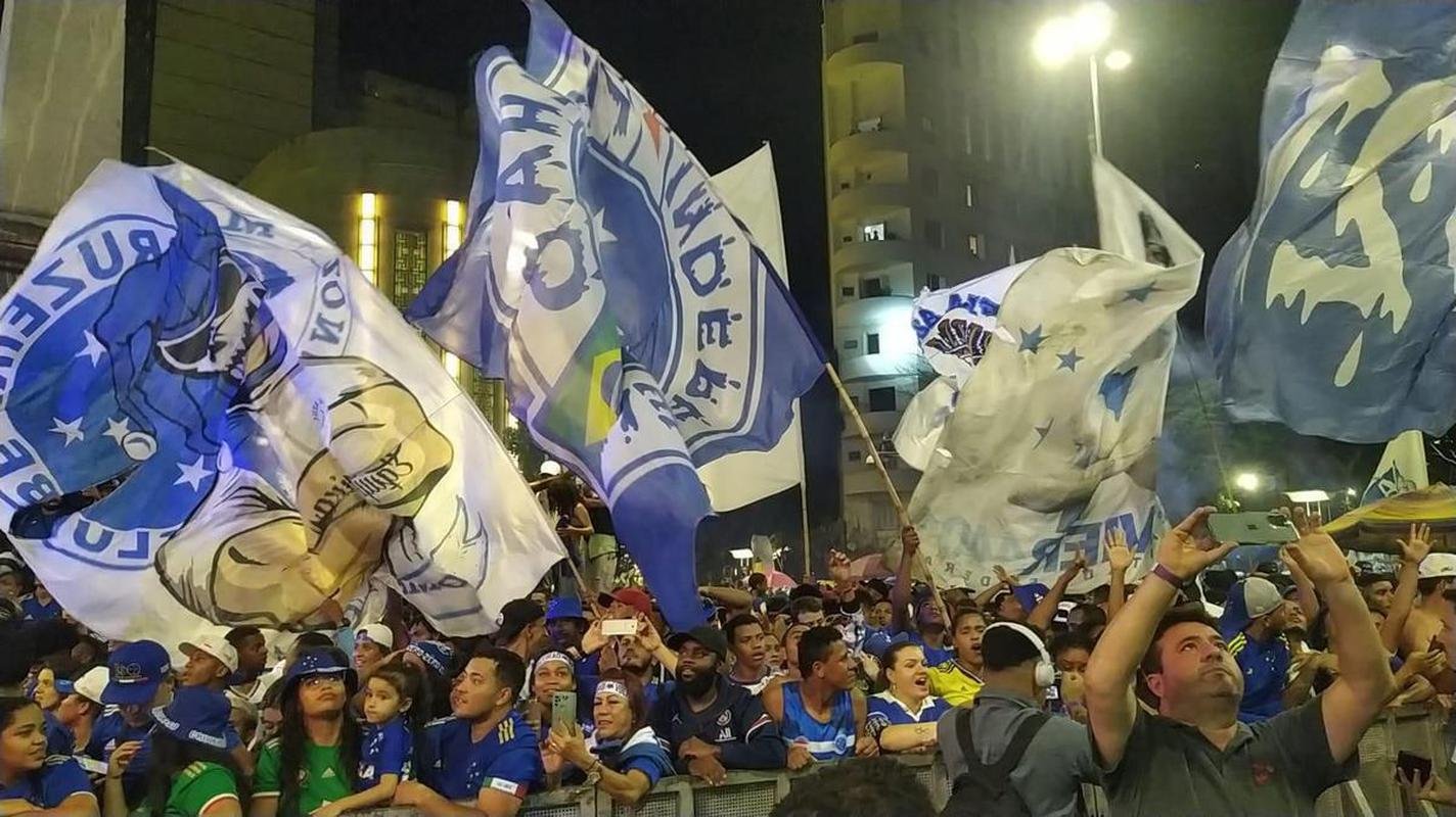 Festa do Cruzeiro na Praa 7 de Setembro, em Belo Horizonte, em comemorao ao acesso  Srie A do Campeonato Brasileiro de 2023