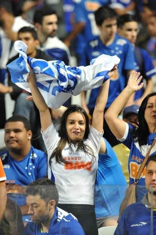 Chegada das torcidas de Cruzeiro e Grmio ao Mineiro para a semifinal da Copa do Brasil