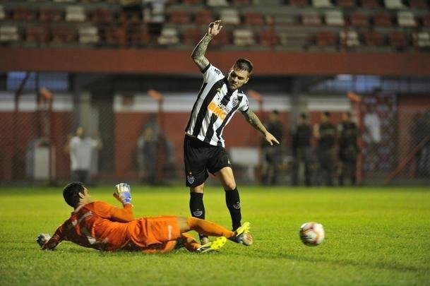 Villa Nova e Atltico se enfrentaram no Alapo do Bonfim, em Nova Lima, pelo Campeonato Mineiro