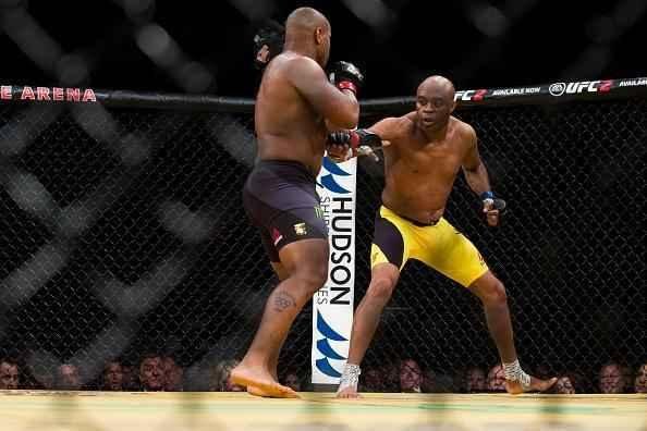 Fotos da derrota de Anderson Silva para Daniel Cormier no UFC 200