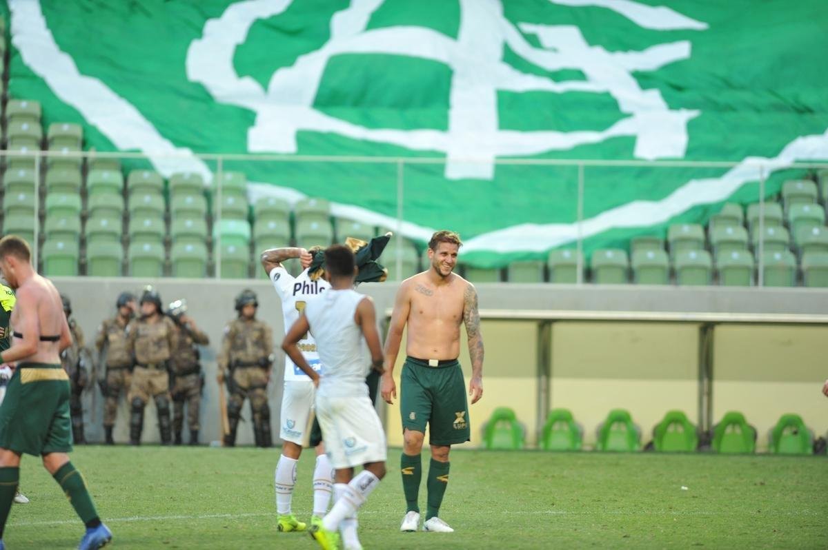 Jogadores do Amrica comemoraram muito a vitria deste domingo sobre o Santos