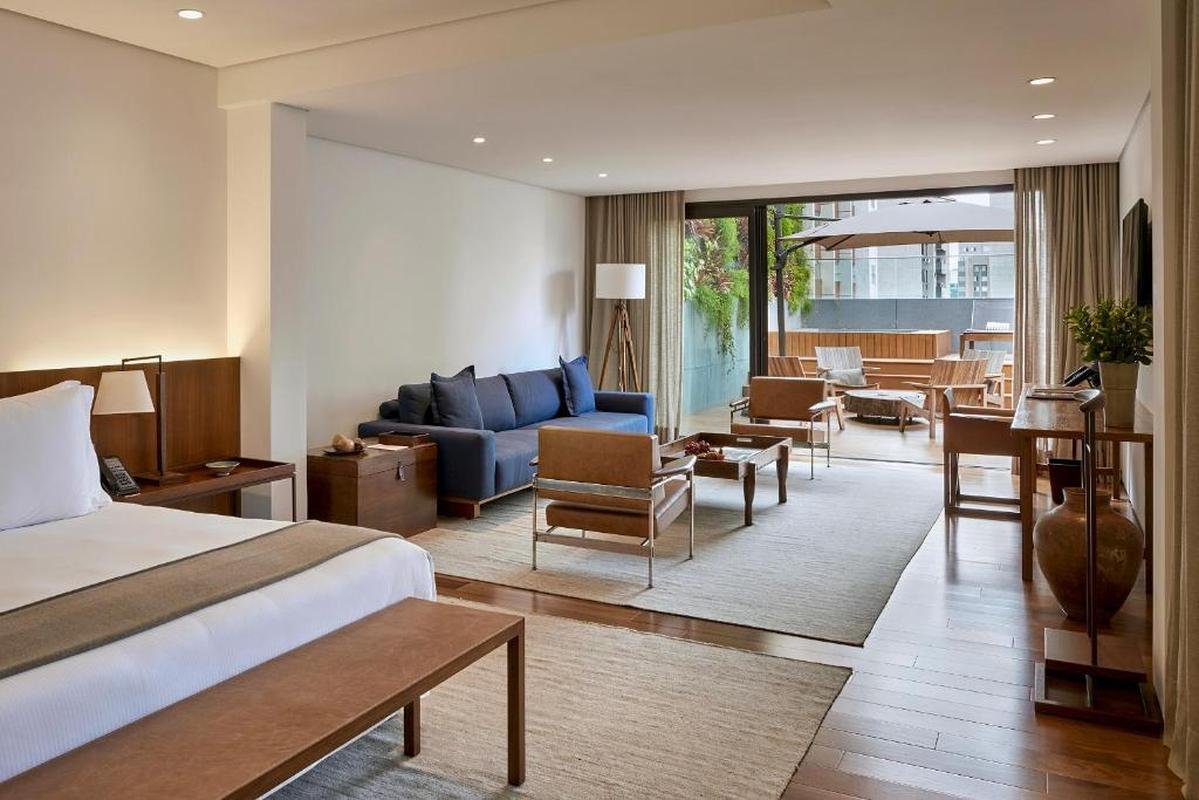 Luxuoso hotel Fasano  a 'casa' de Ronaldo em Belo Horizonte. Dono de 90% da SAF do Cruzeiro se hospeda sempre no local e realiza reunies com sua equipe e parceiros. 