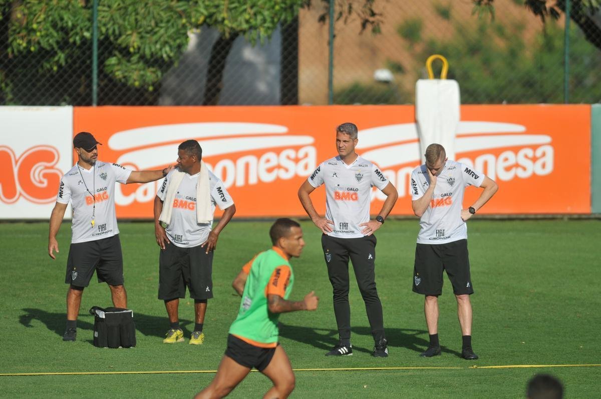 Veja fotos do treino na Cidade do Galo 