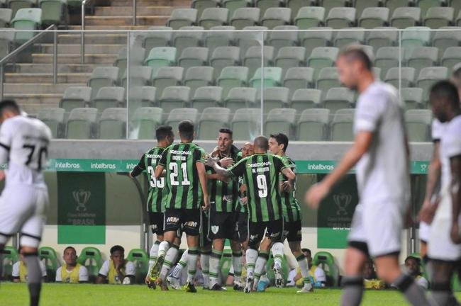 Fotos da vitória do América sobre o Botafogo, por 3 a 0, no Independência, em Belo Horizonte, pelas oitavas de final da Copa do Brasil. Wellington Paulista, Danilo Avelar e Alê marcaram os gols da vitória do Coelho no Horto