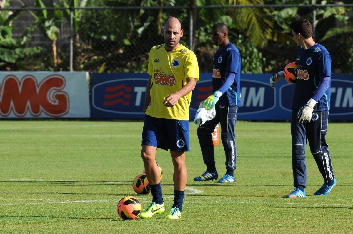 Bruno Rodrigo (zagueiro) - contratado ao Santos, ficou por quatro anos seguidos no Cruzeiro, quase sempre na condio de titular, e foi bicampeo brasileiro. Forte na bola area, marcou 17 gols em 166 partidas e se estabeleceu como quarto maior zagueiro-artilheiro da histria do clube.