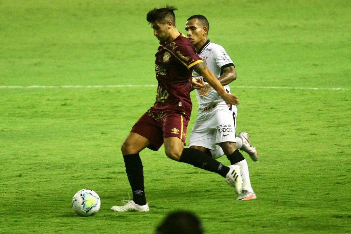 Com gol do zagueiro Maidana, de pênalti, Sport venceu o Corinthians em casa e deu um salto importante na tabela de classificação da Série A.