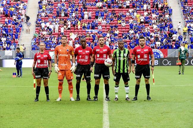 Equipe de arbitragem de Amrica 1 x 0 Cruzeiro, comandada por Andr Luiz Skettino