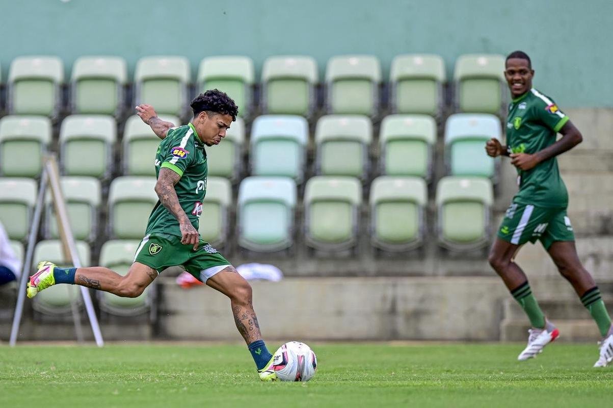 Amrica treinou nesta quinta-feira (10), no CT Lanna Drumond, visando o clssico de sbado contra o Atltico