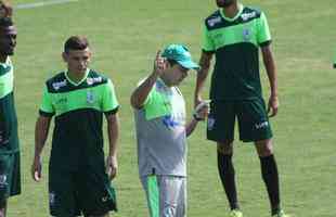 Enderson Moreira: 4 jogos (2D, 2E)