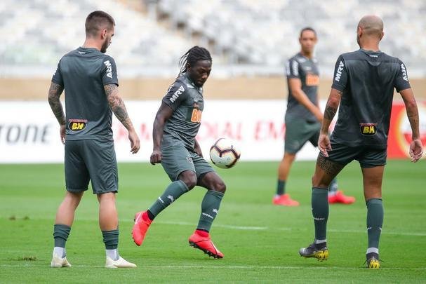 Levir Culpi comanda treino no Mineirão antes da estreia no Grupo E da Libertadores