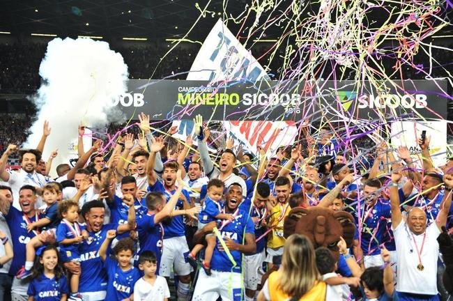 Festa do Cruzeiro com a conquista do Campeonato Mineiro sobre o Atltico
