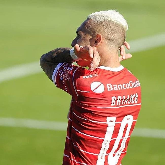 Norberto Briasco - O atacante armnio de 25 anos, que pertence ao Huracn-ARG, est prximo de fechar com o Boca. Na ltima temporada, fez dois gols em 20 jogos.