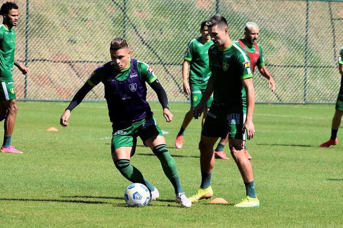 Amrica se reapresentou nesta tera-feira e deu incio  preparao para duelo com o Atltico-GO, pela 14 rodada da Srie A.