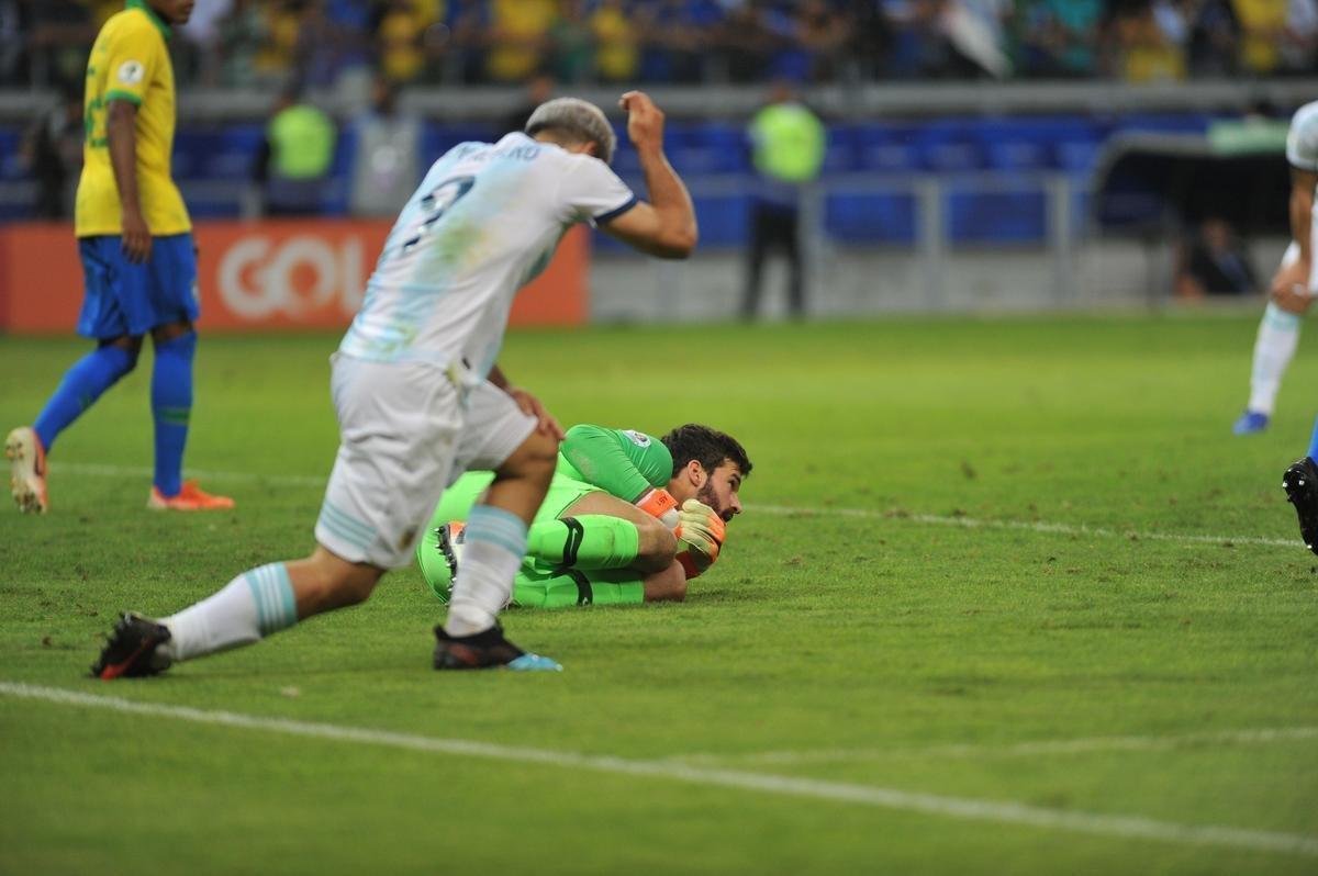 Fotos da vitria do Brasil sobre a Argentina, por 2 a 0, no Mineiro, pela semifinal da Copa Amrica; Gabriel Jesus e Firmino marcaram os gols da seleo em BH