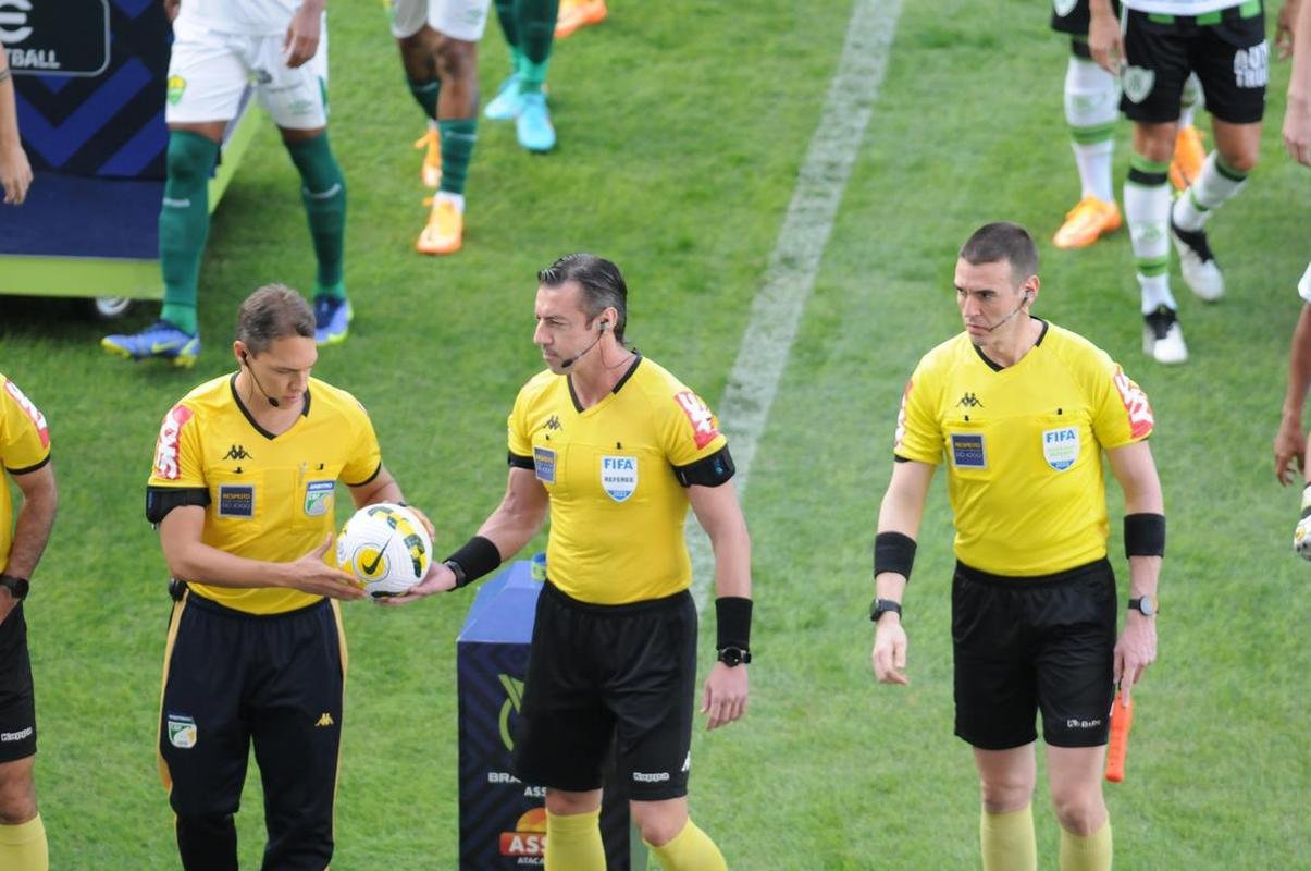 Amrica e Cuiab se enfrentaram, no Independncia, pela 9 rodada do Campeonato Brasileiro