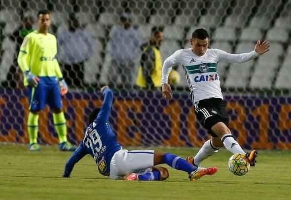 Imagens da partida entre Coritiba e Cruzeiro, no Couto Pereira, em Curitiba, pela primeira rodada do Campeonato Brasileiro